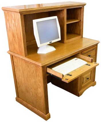 When choosing a computer desk, there are many 